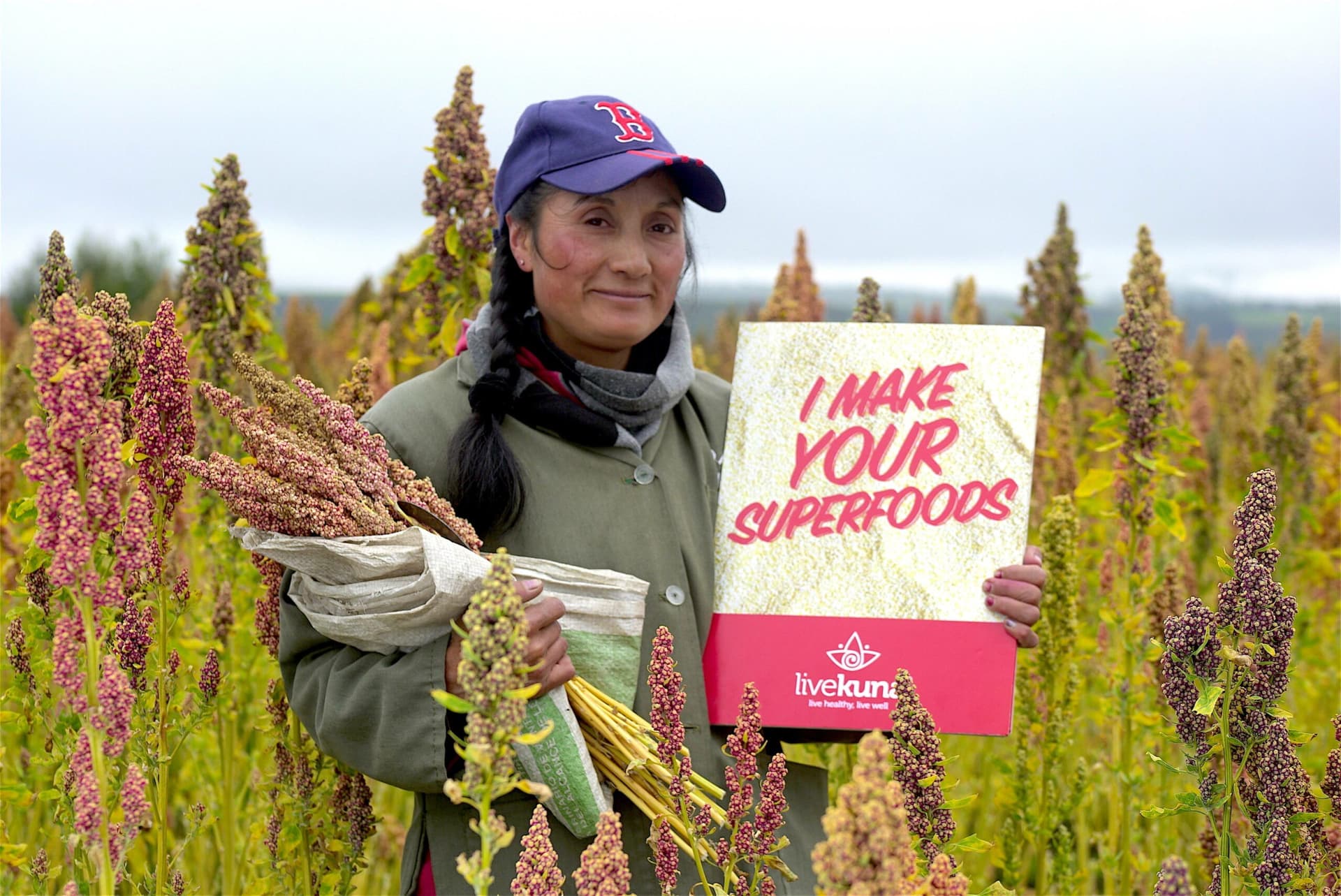 LiveKuna farmer in a quinoa field